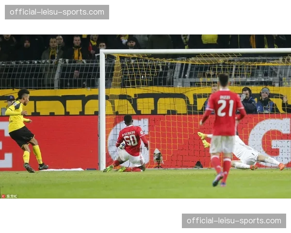 战报:比利亚雷亚尔3-2逆转塞尔塔,丹麦前锋瑟洛特上演帽子戏法